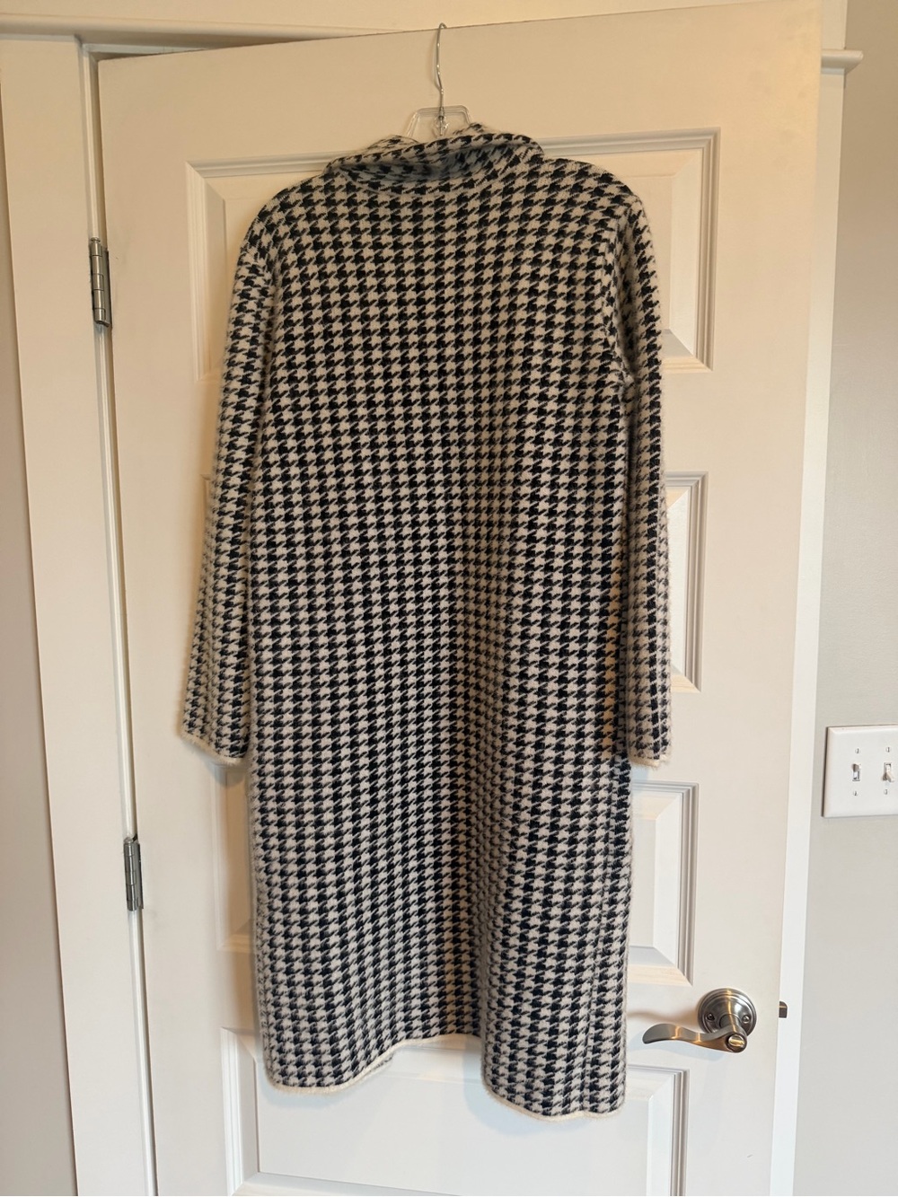Cyrus houndstooth long, heavy sweater/coat - Picture 4 of 4